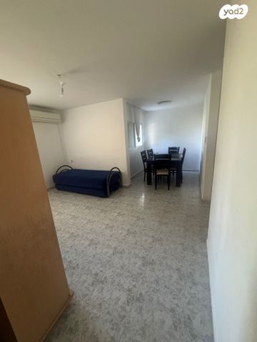 ח.מ. שפירא 12