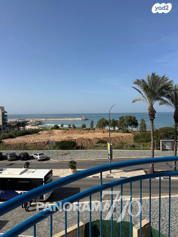 מרינה, פארק לאומי וחופים