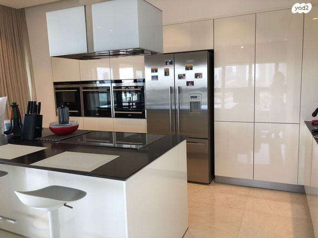 ניסים אלוני 