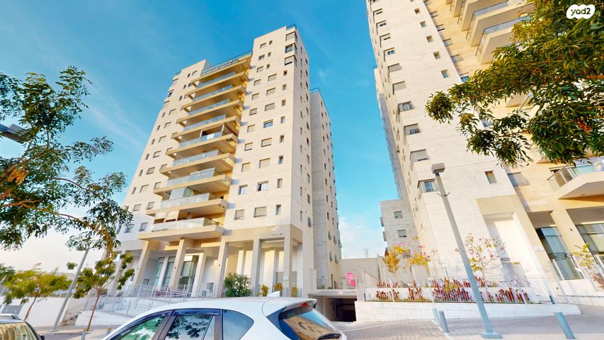 ברתיני גארי 12