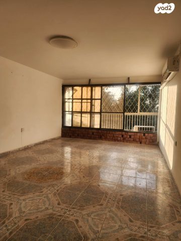 הרב עוזיאל 21