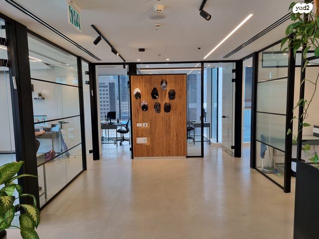 מונטיפיורי, הרכבת