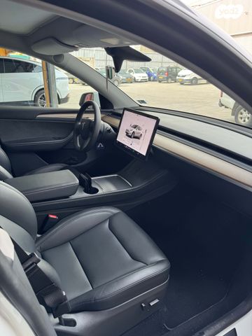 מודעת רכב טסלה מודל Y