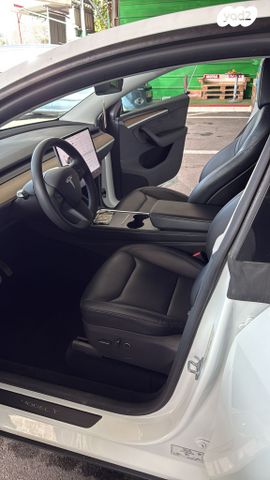 מודעת רכב טסלה מודל Y