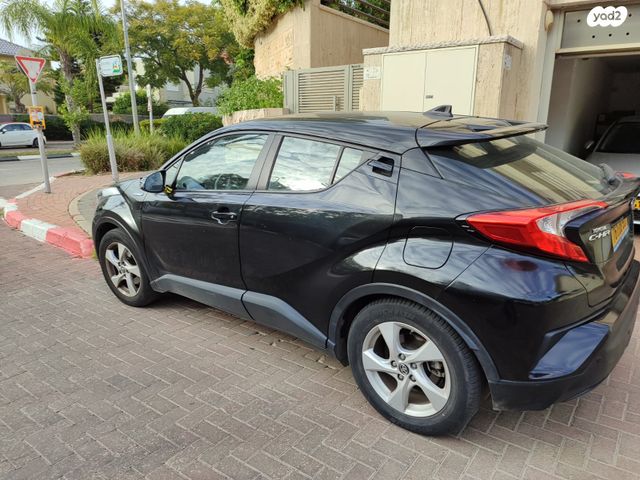 מודעת רכב טויוטה C-HR