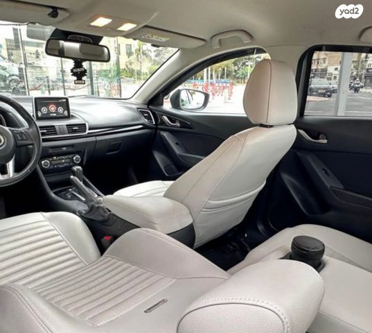 מודעת רכב מאזדה 3