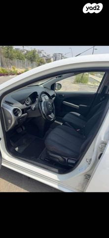 מודעת רכב מאזדה 2