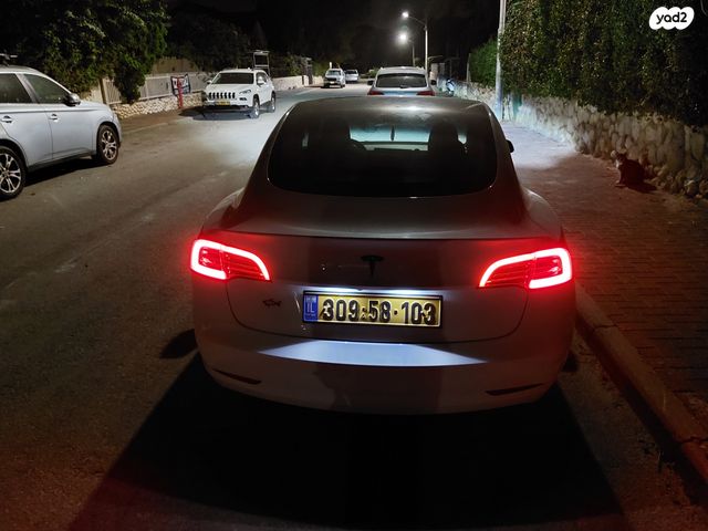 מודעת רכב טסלה מודל 3