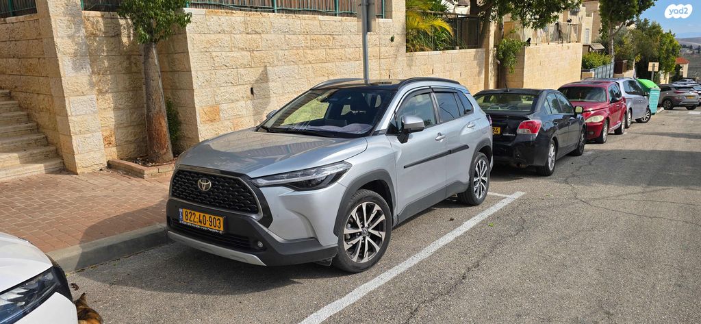 מודעת רכב טויוטה קורולה קרוס