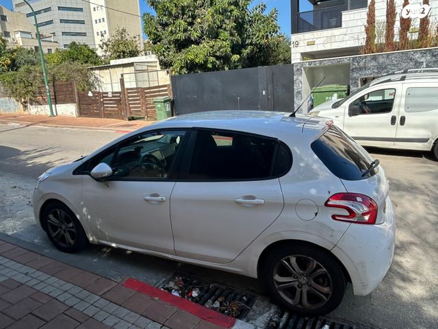 מודעת רכב פיג'ו 208