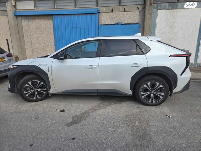 מודעת רכב טויוטה bZ4X