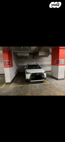 מודעת רכב טויוטה קורולה קרוס