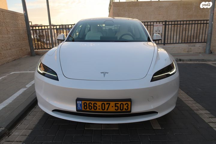 מודעת רכב טסלה מודל 3