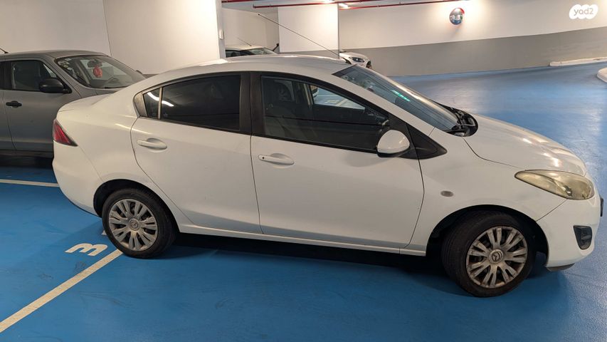 מודעת רכב מאזדה 2