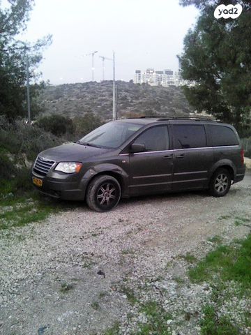 מודעת רכב קרייזלר גראנד וויאג'ר