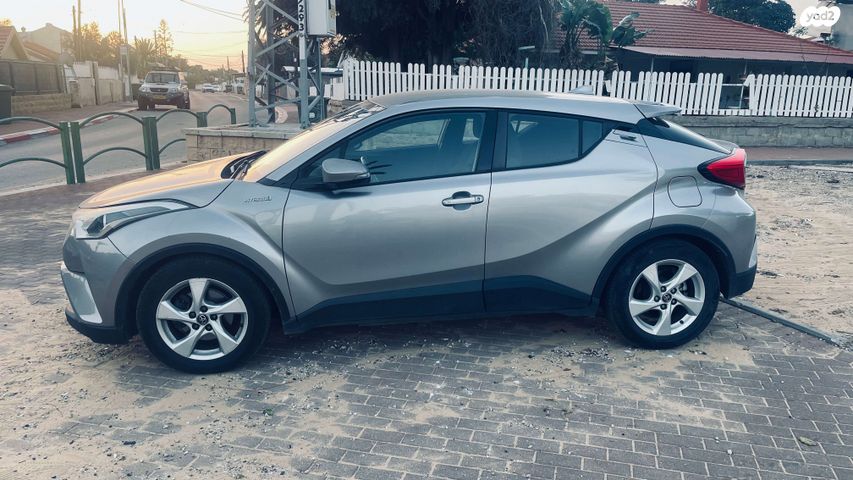מודעת רכב טויוטה C-HR