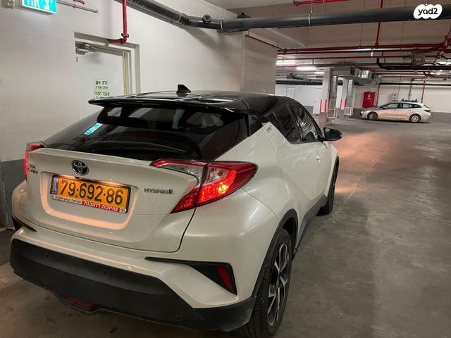 מודעת רכב טויוטה C-HR
