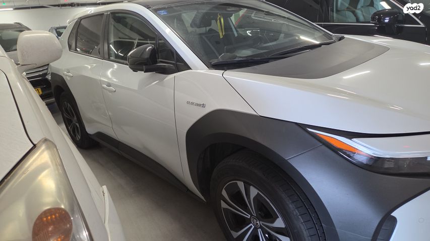 מודעת רכב טויוטה bZ4X