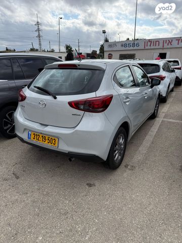 מודעת רכב מאזדה 2