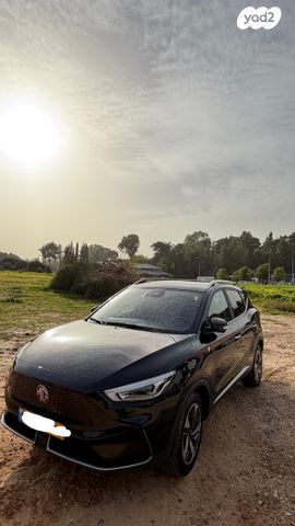 מודעת רכב אם ג'י ZS