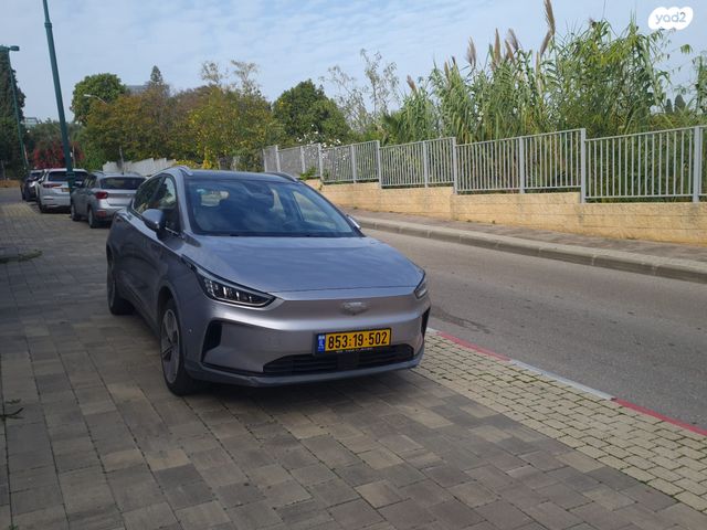 מודעת רכב ג׳ילי Geometry C