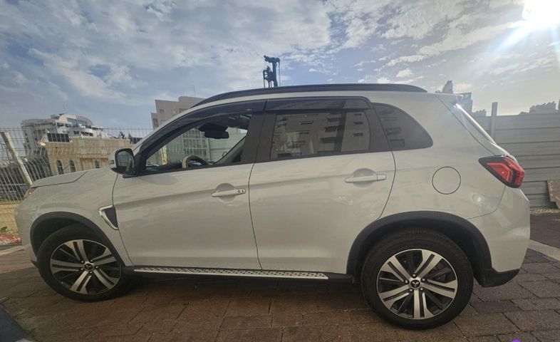 מודעת רכב מיצובישי ASX