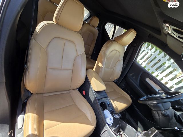 מודעת רכב וולוו XC40