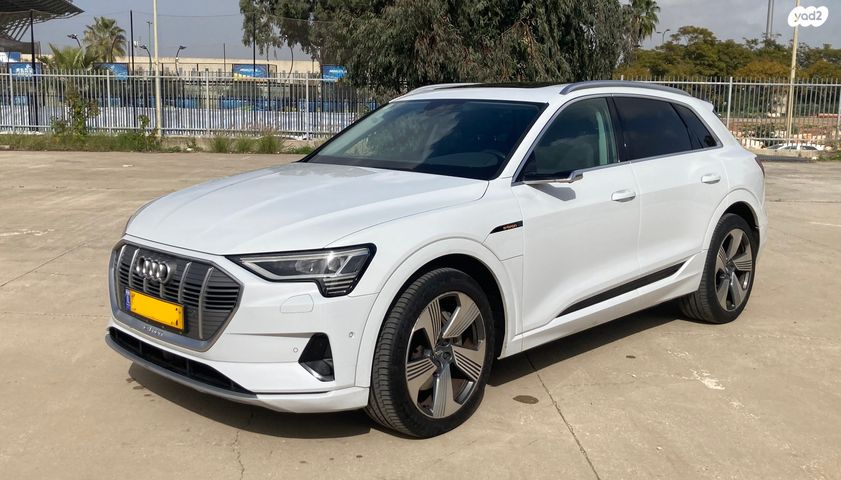מודעת רכב אאודי E-tron