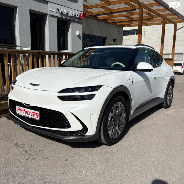 מודעת רכב ג'נסיס GV60