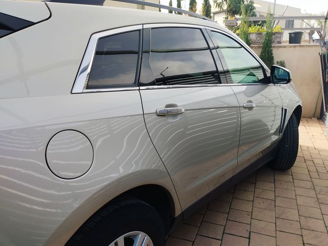 מודעת רכב קאדילק SRX