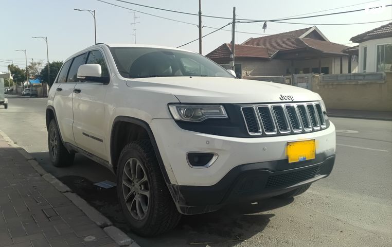 מודעת רכב ג'יפ גרנד צ'ירוקי