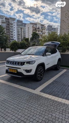 מודעת רכב ג'יפ קומפאס