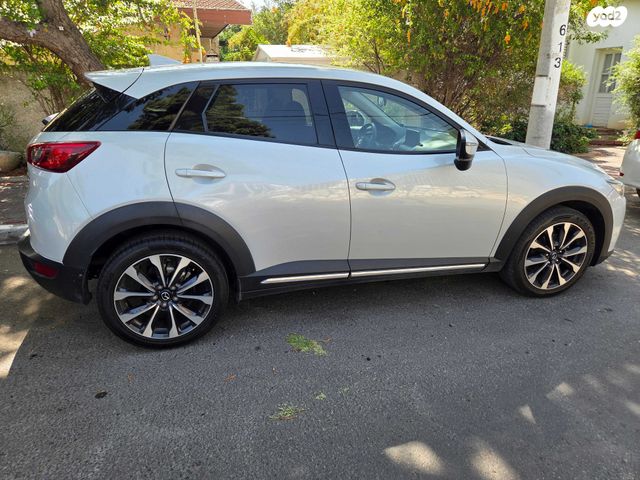 מודעת רכב מאזדה CX-3