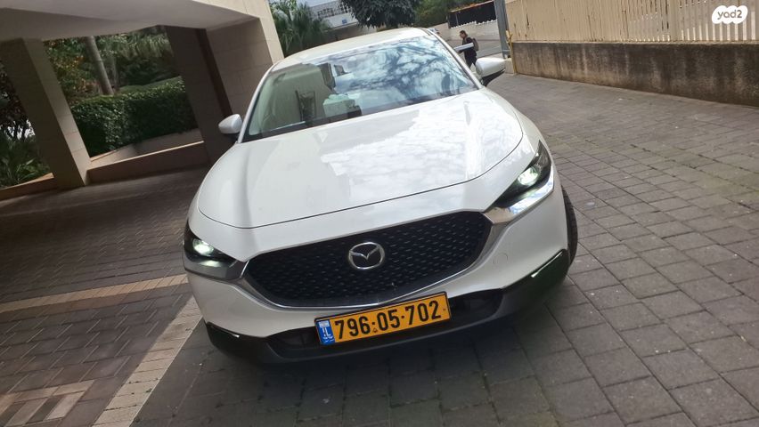 מודעת רכב מאזדה CX-30