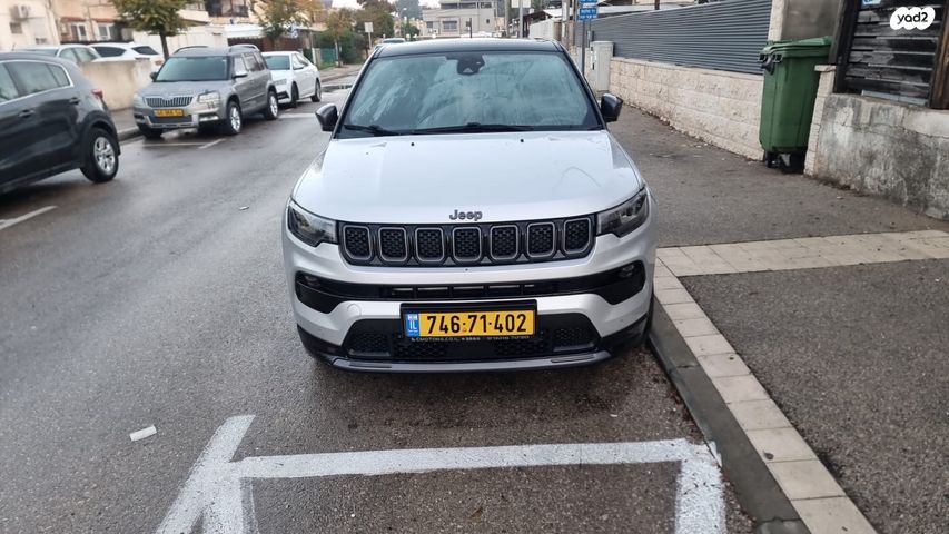 מודעת רכב ג'יפ קומפאס