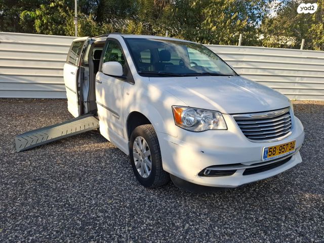 מודעת רכב קרייזלר גראנד וויאג'ר