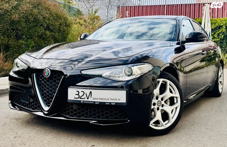 מודעת רכב אלפא רומיאו ג'וליה