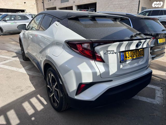 מודעת רכב טויוטה C-HR