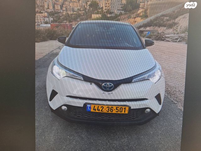 מודעת רכב טויוטה C-HR