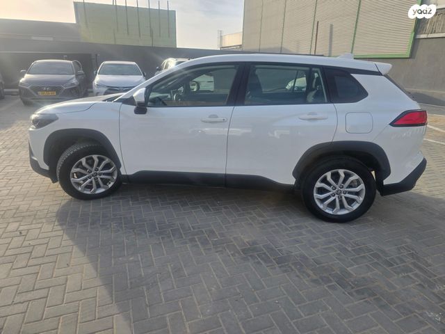 מודעת רכב טויוטה קורולה קרוס 1