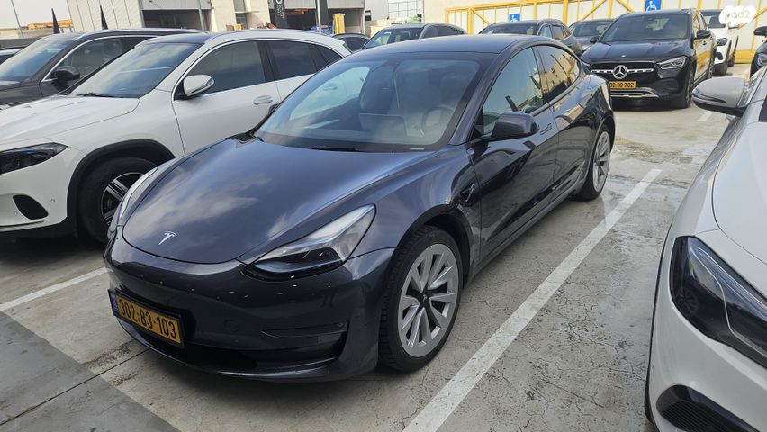 מודעת רכב טסלה מודל 3