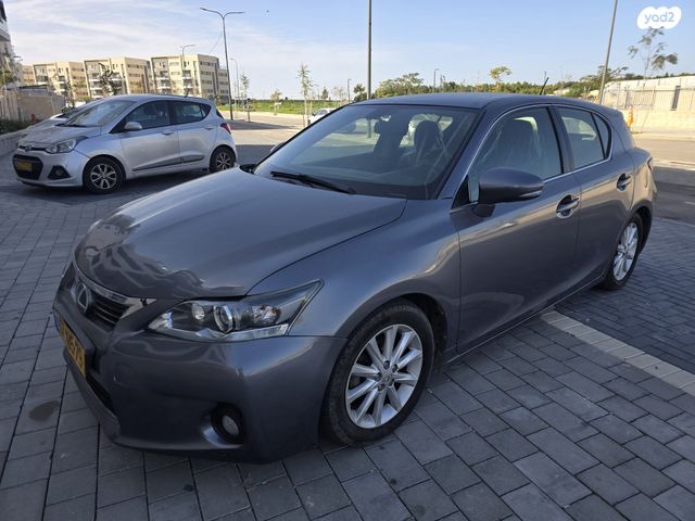 מודעת רכב לקסוס CT