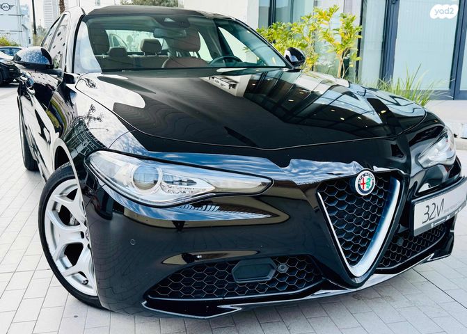 מודעת רכב אלפא רומיאו ג'וליה 1