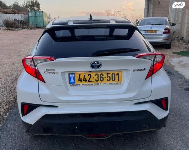מודעת רכב טויוטה C-HR