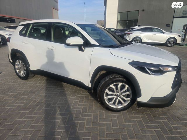 מודעת רכב טויוטה קורולה קרוס 2