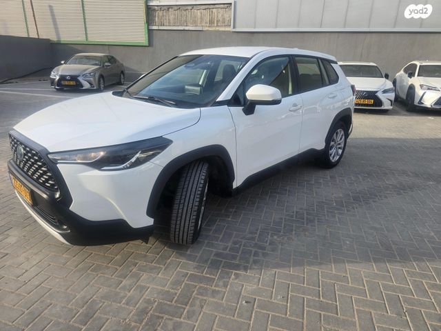 מודעת רכב טויוטה קורולה קרוס