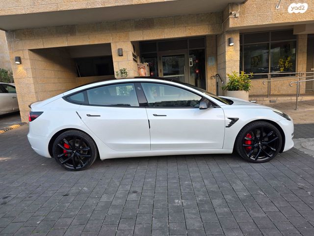 מודעת רכב טסלה מודל 3