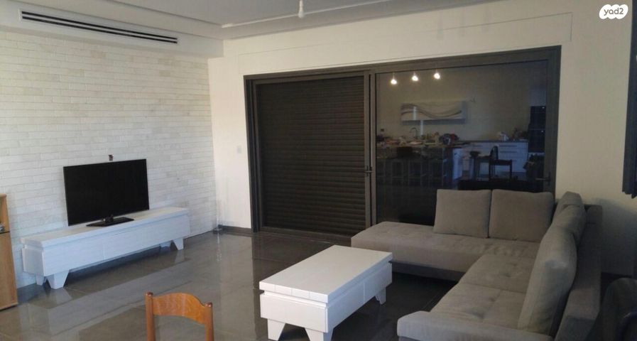 לוי אשכול 26