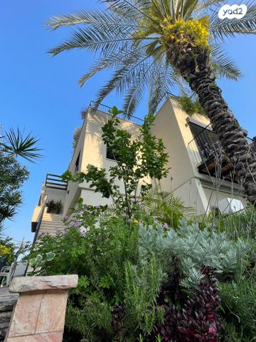 טרומפלדור 7