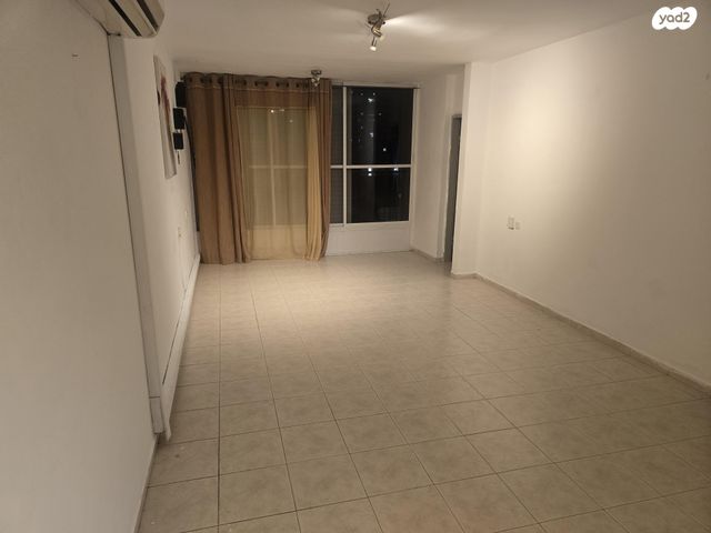 שדרות מונטיפיורי 12